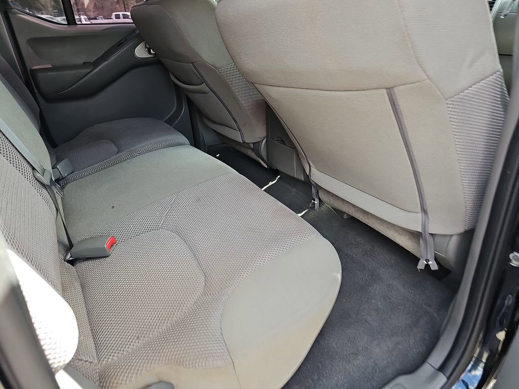 Used 2019 Nissan Frontier SV image 14