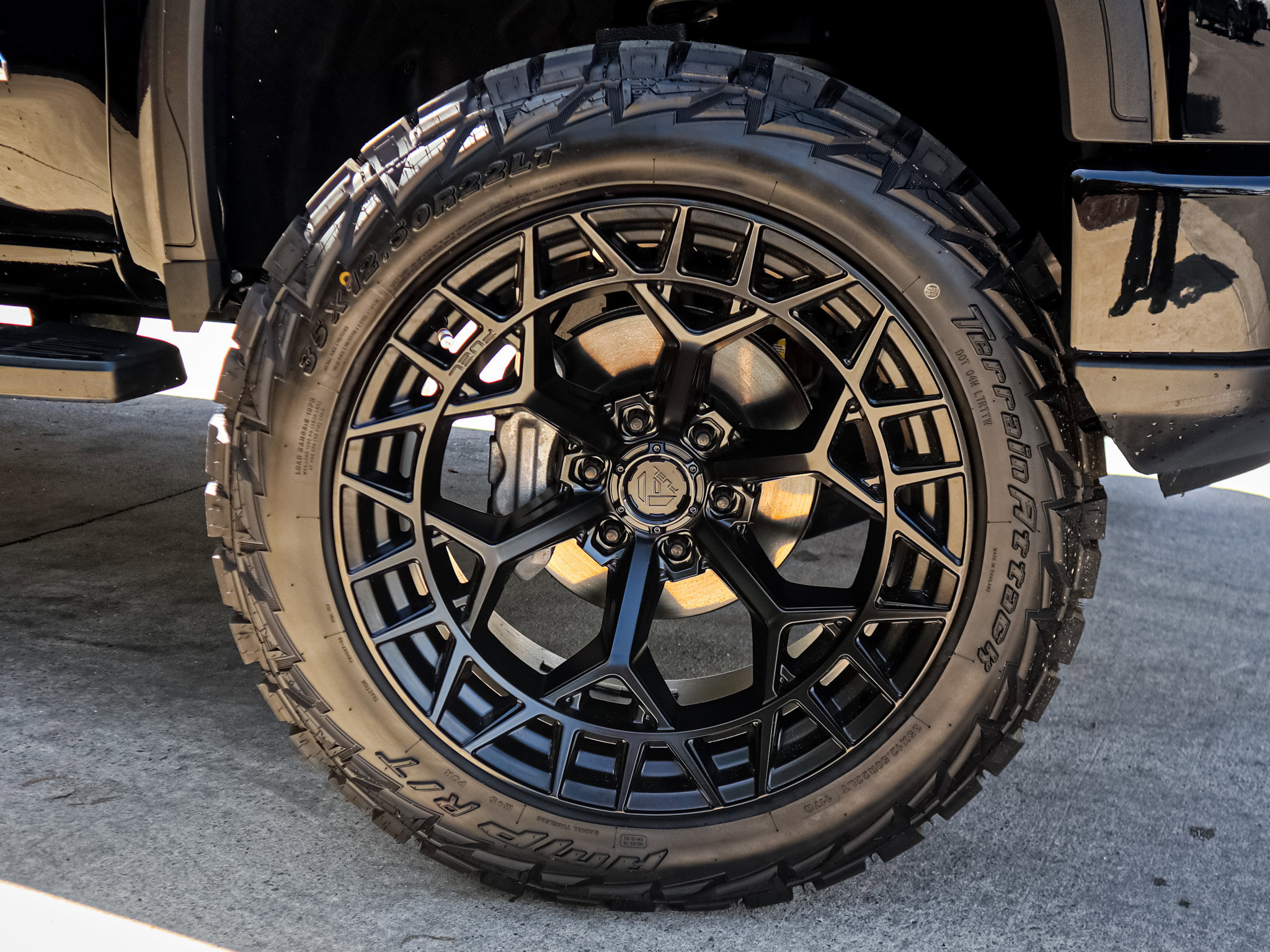 Used 2024 GMC Sierra 1500 Elevation w/ Preferred Package image 13