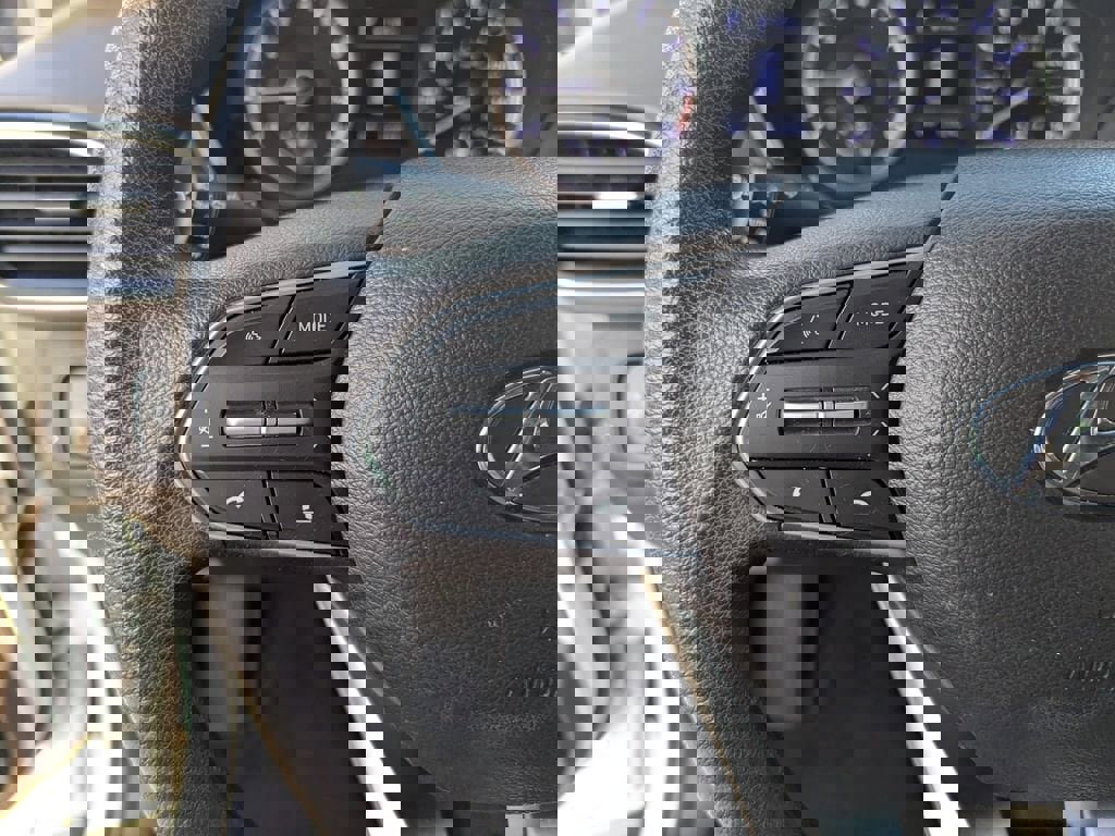 Used 2020 Hyundai Santa Fe SE w/ Cargo Package image 25