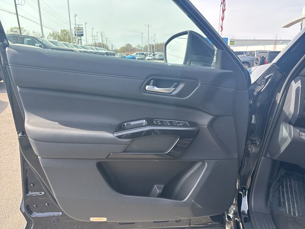 Used 2022 Nissan Pathfinder SV image 27