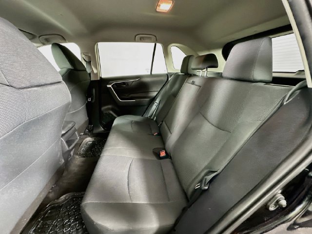 Used 2021 Toyota RAV4 LE AWD/4WD image 23