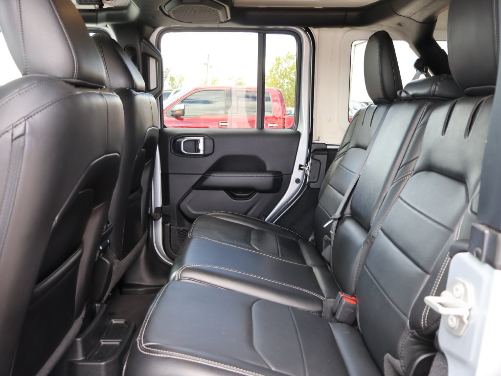 Used 2023 Jeep Wrangler Unlimited Sahara AWD/4WD image 16