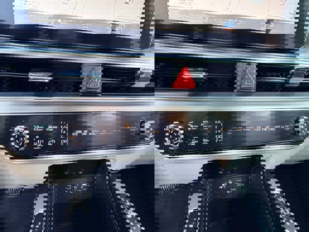 Used 2025 Kia Sorento S w/ Panoramic Sunroof Package image 24