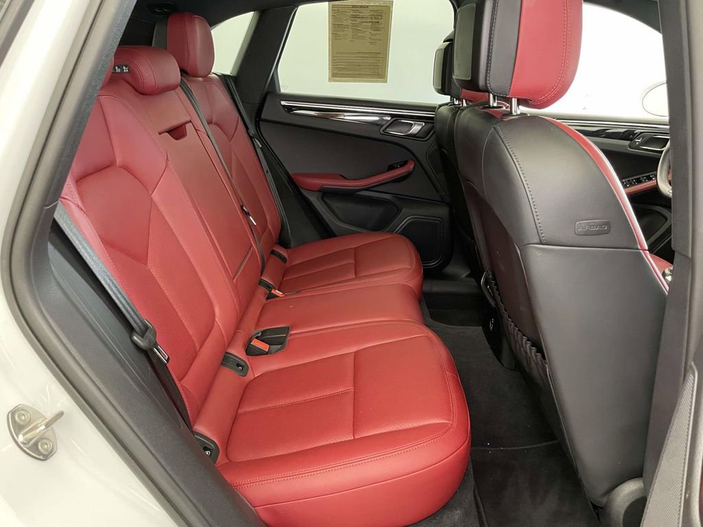 Certified 2023 Porsche Macan AWD/4WD image 22