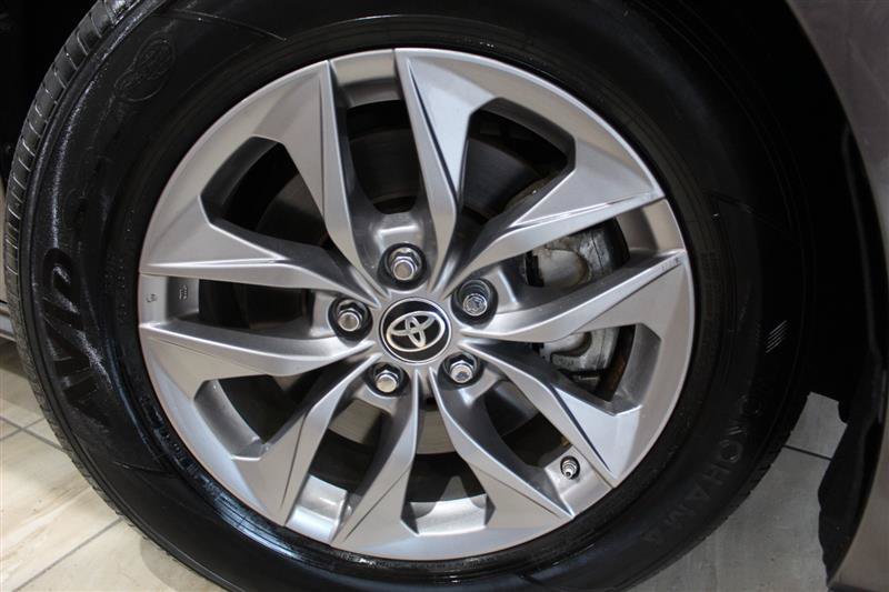 Used 2023 Toyota Sienna LE w/ LE Plus Package FWD image 13