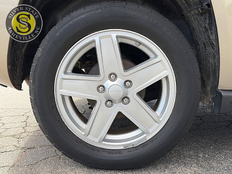 Used 2009 Jeep Compass Sport FWD image 9