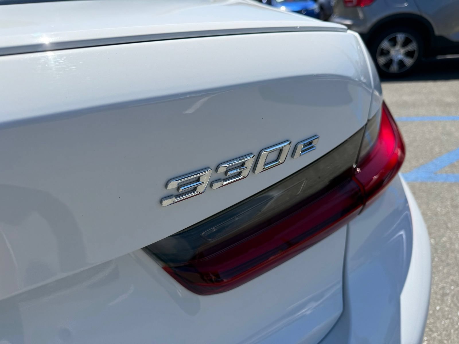 Used 2023 BMW 330e w/ M Sport Package RWD image 9