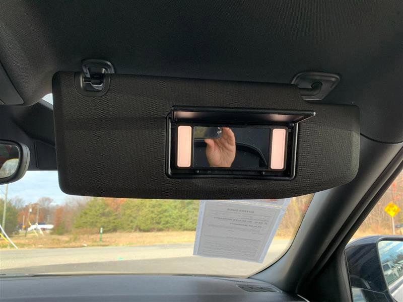 Used 2023 Jeep Grand Cherokee L Laredo image 33