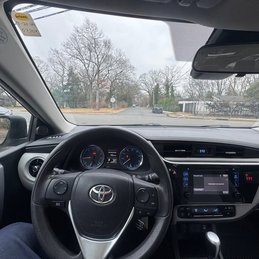 Used 2018 Toyota Corolla LE image 27