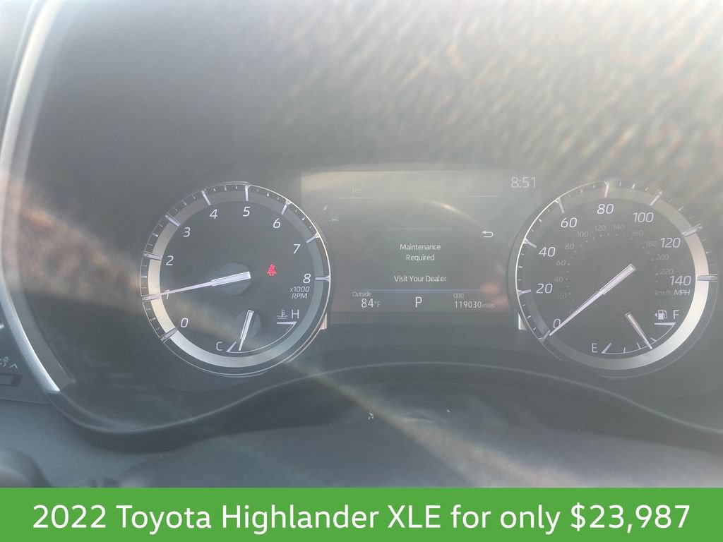 Used 2022 Toyota Highlander XLE AWD/4WD image 17