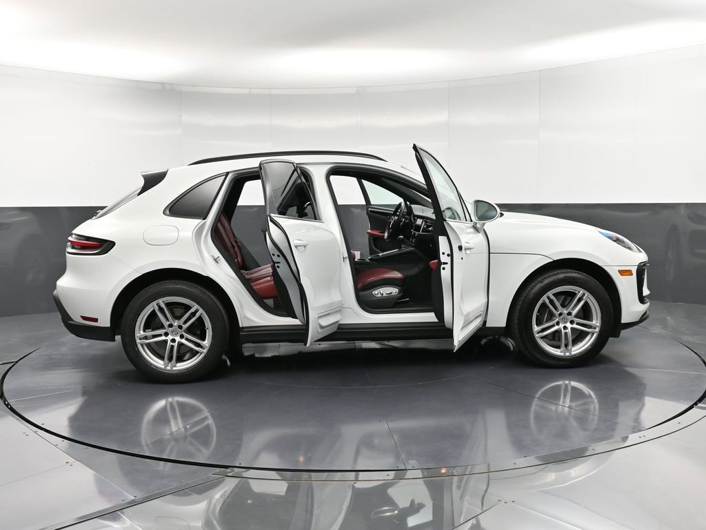 Certified 2022 Porsche Macan image 36