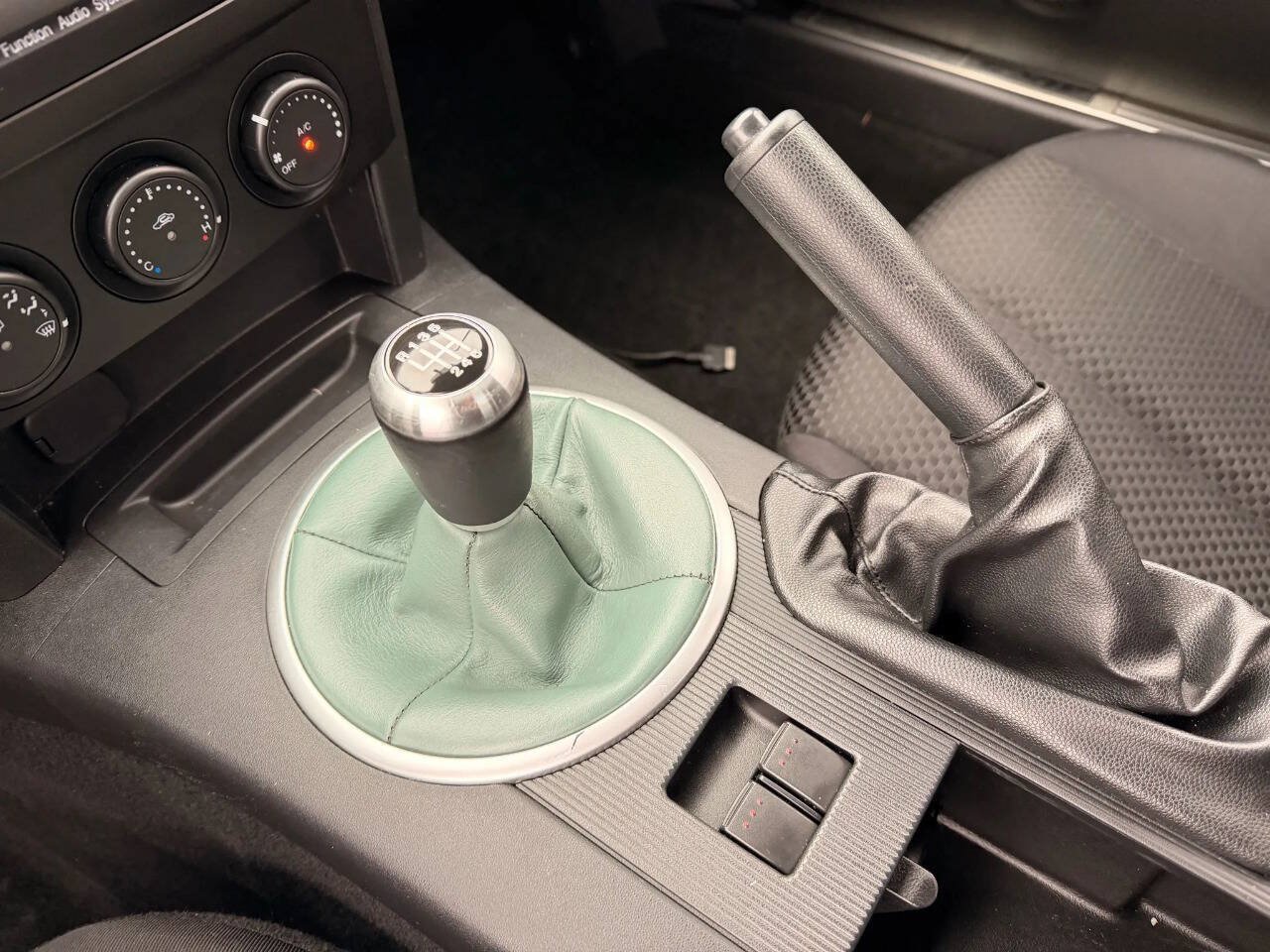 Used 2008 MAZDA MX-5 Miata Touring RWD image 15