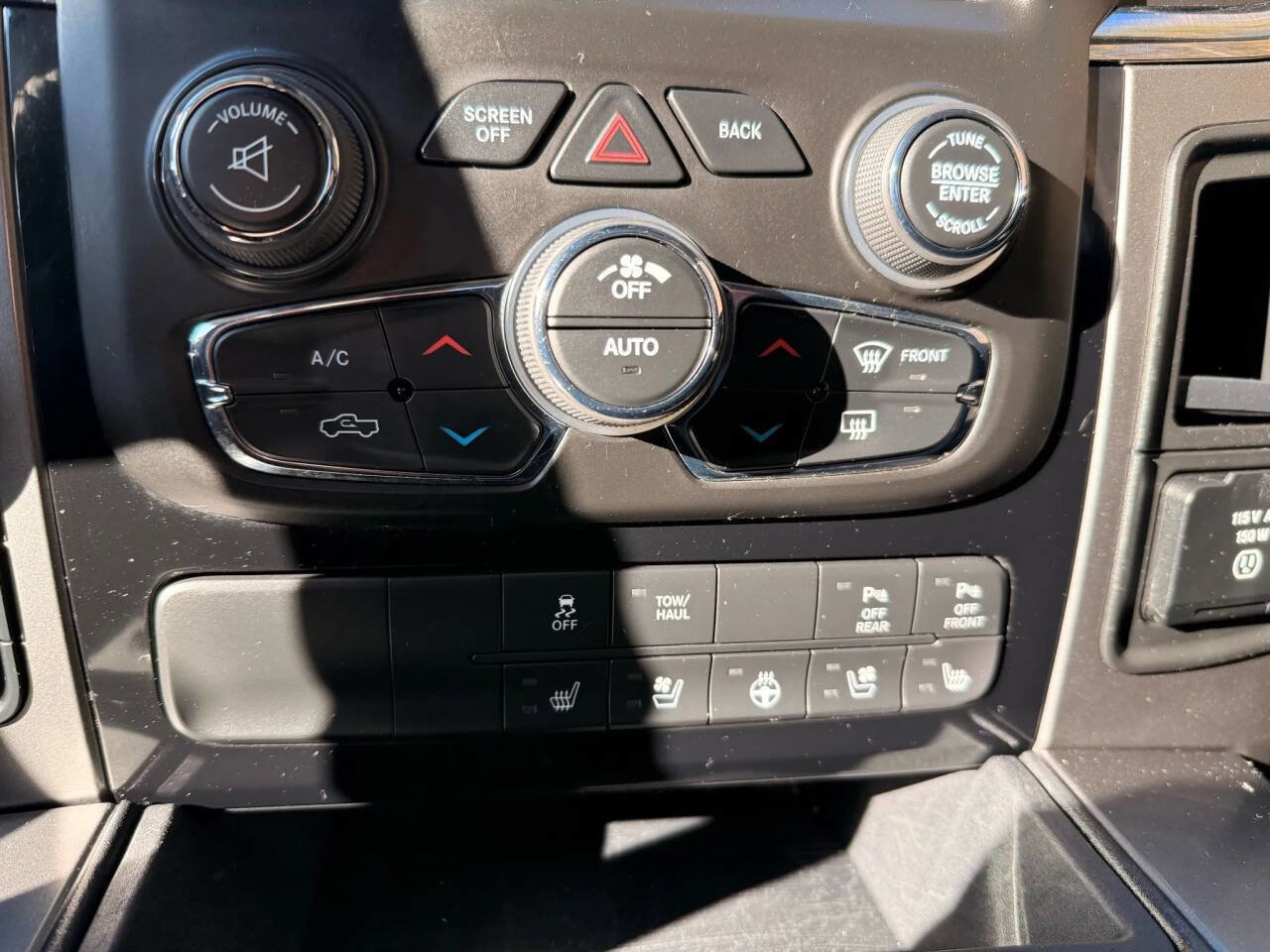 Used 2017 RAM 1500 Sport w/ Quick Order Package 26Q Night AWD/4WD image 17