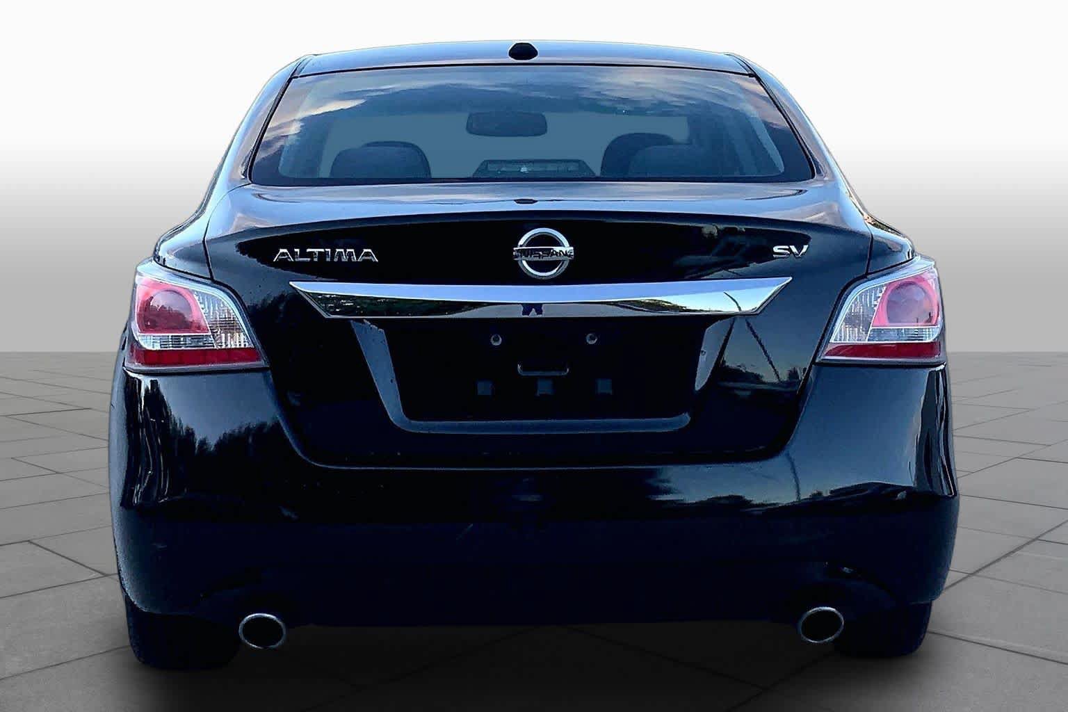 Used 2015 Nissan Altima 2.5 SV w/ Convenience Package FWD image 5