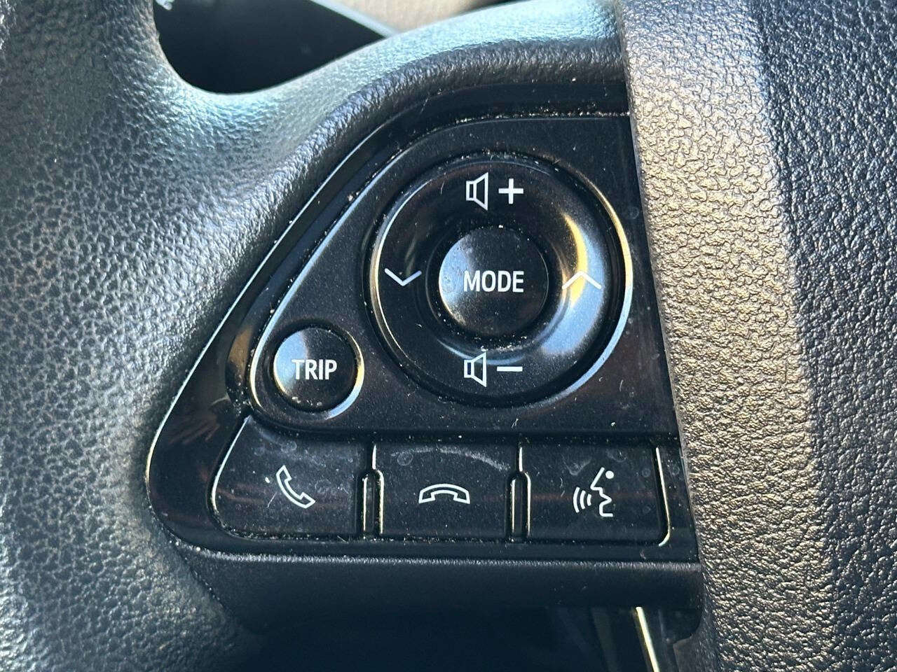 Used 2021 Toyota Prius LE image 32