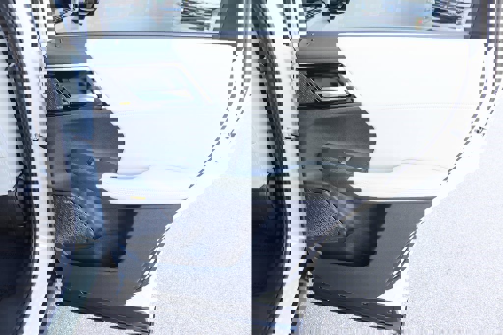 Used 2025 Mitsubishi Outlander SE image 32