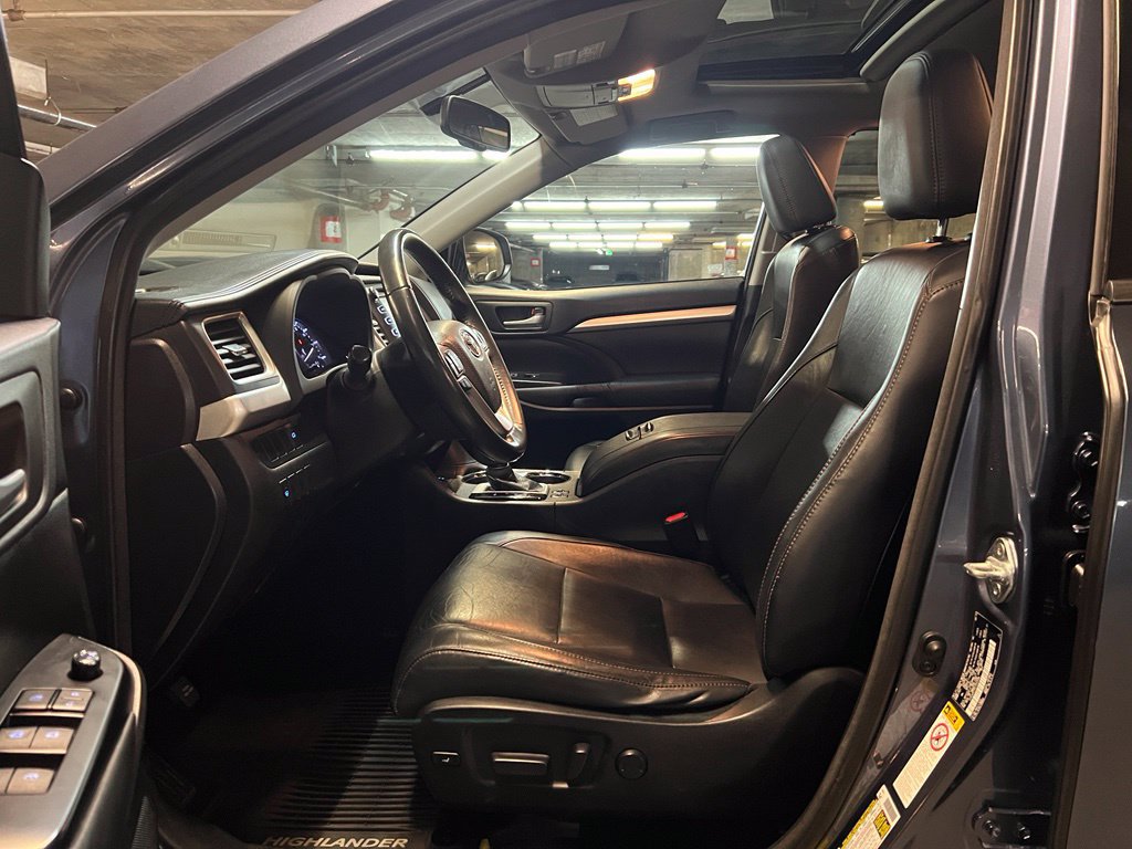 Used 2015 Toyota Highlander XLE AWD/4WD image 12