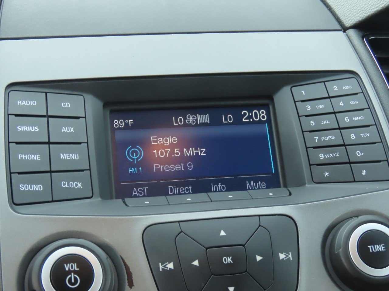 Used 2017 Ford Taurus SEL FWD image 28