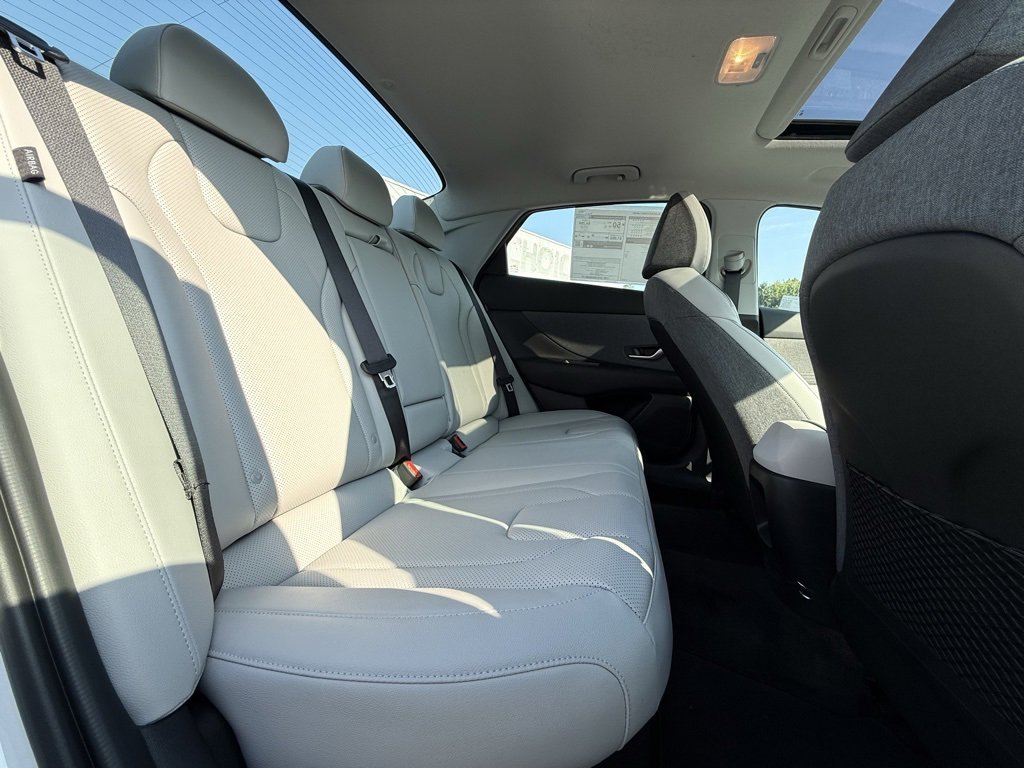 New 2025 Hyundai Elantra Limited image 11