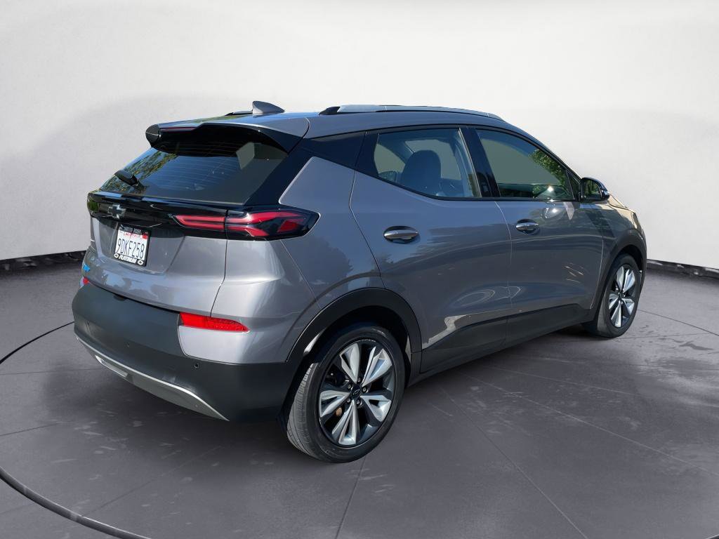 Used 2023 Chevrolet Bolt EUV LT w/ Convenience Package FWD image 7