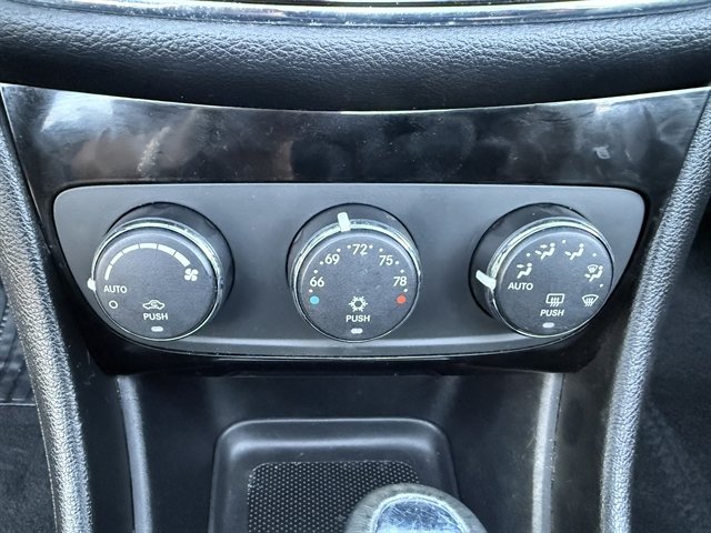 Used 2012 Chrysler 200 Touring FWD image 26