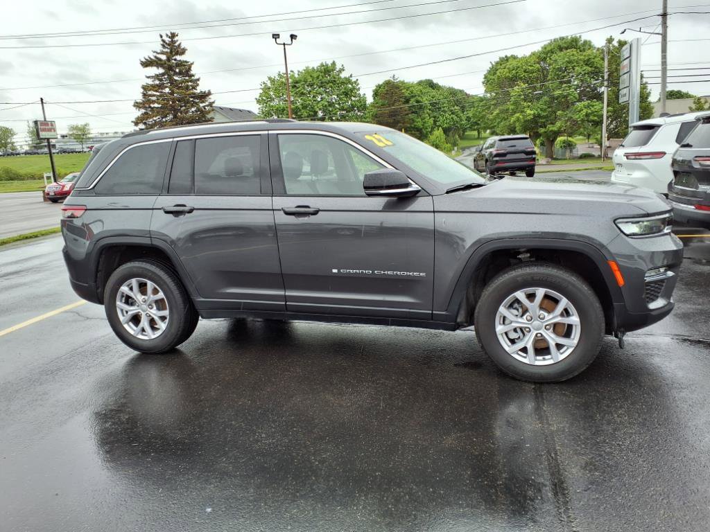 Used 2022 Jeep Grand Cherokee Limited image 4
