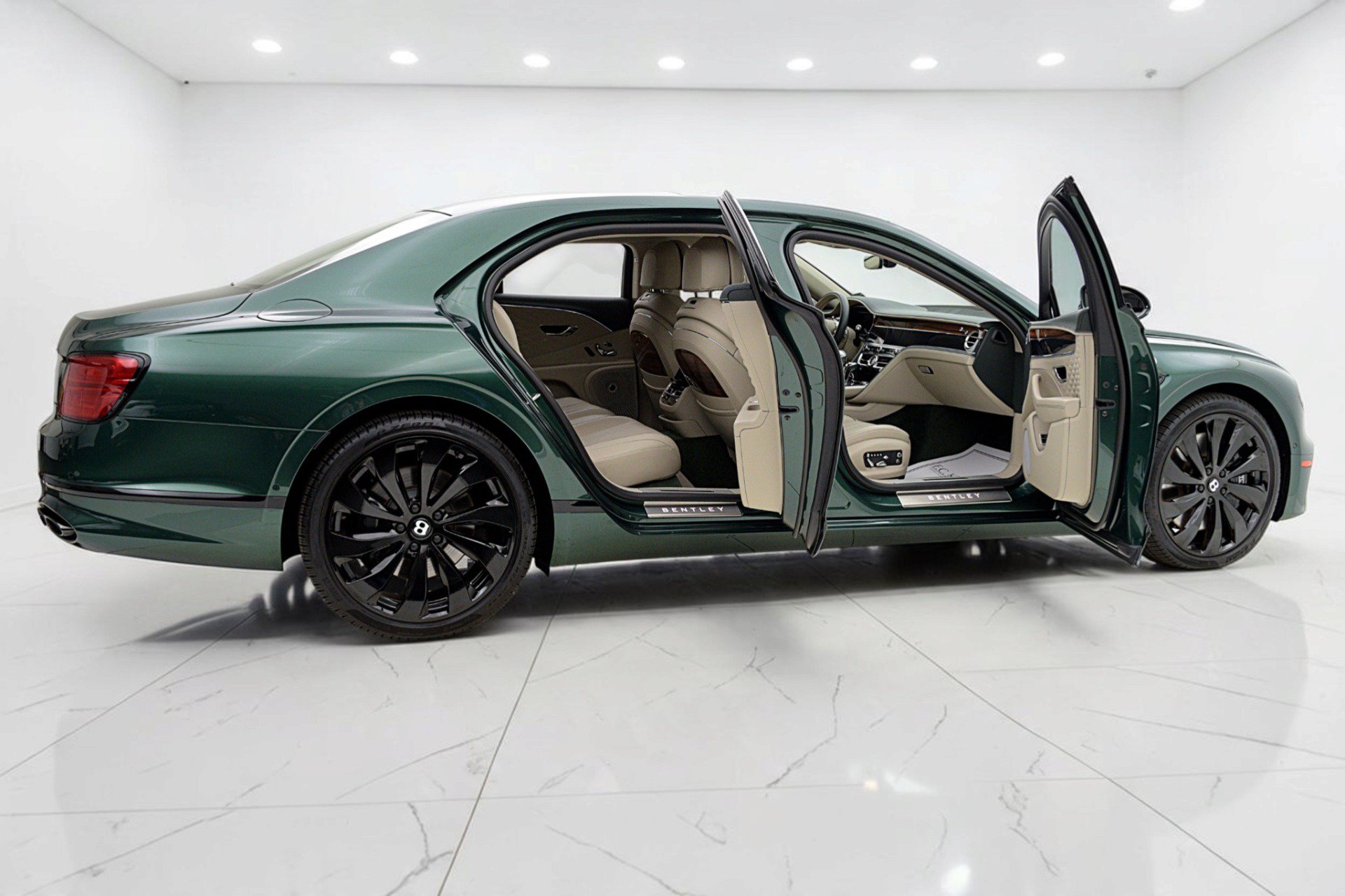 Certified 2022 Bentley Flying Spur V8 AWD/4WD image 12