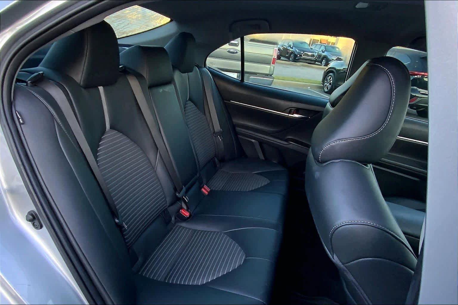 Used 2021 Toyota Camry SE FWD image 19