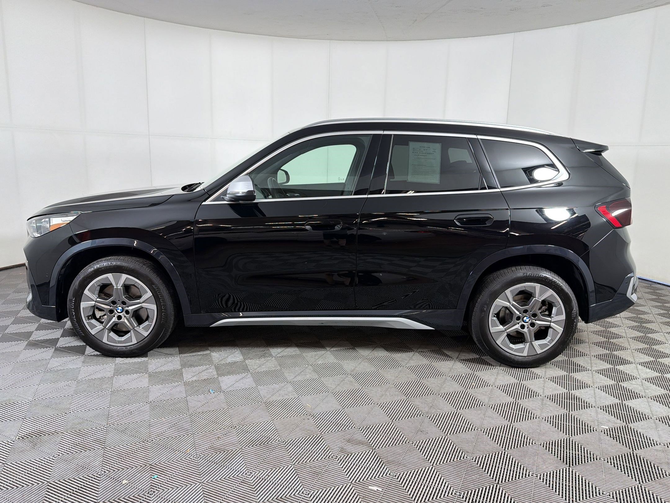 Certified 2023 BMW X1 xDrive28i w/ Convenience Package image 2