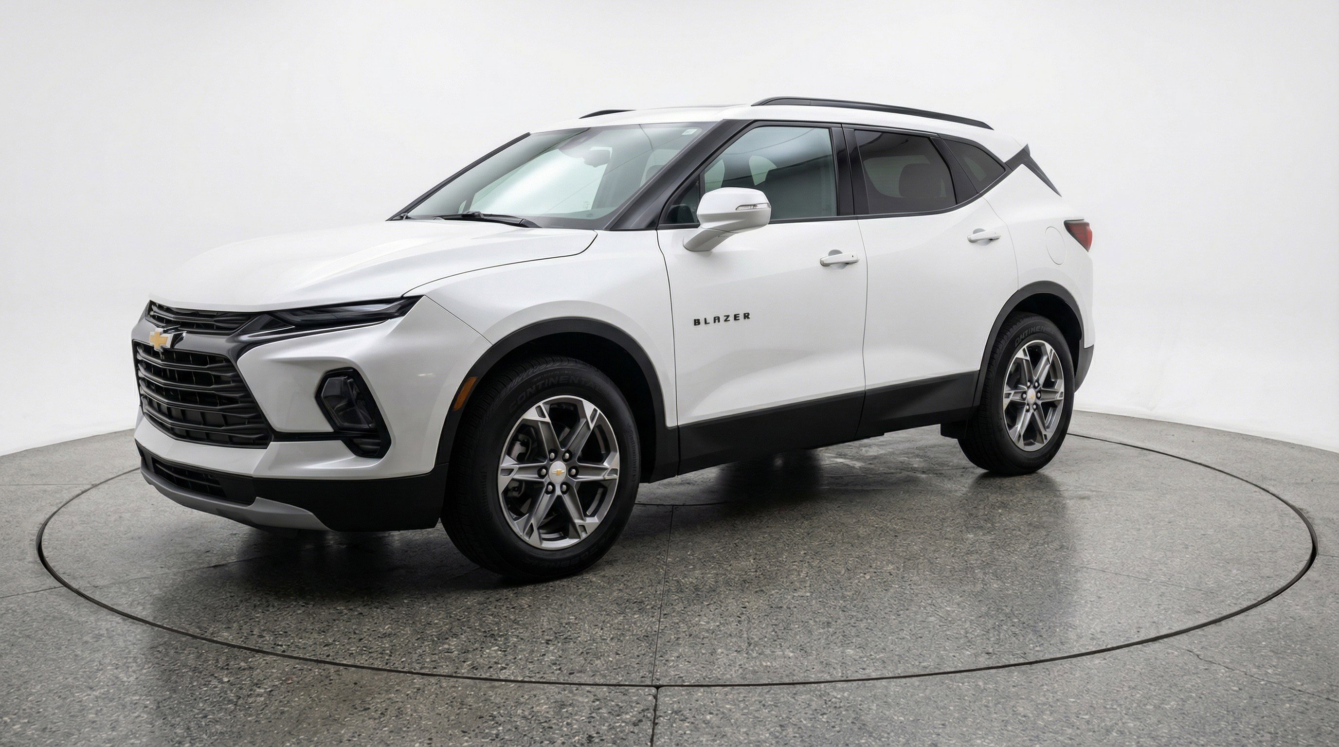 Used 2025 Chevrolet Blazer LT FWD image 3