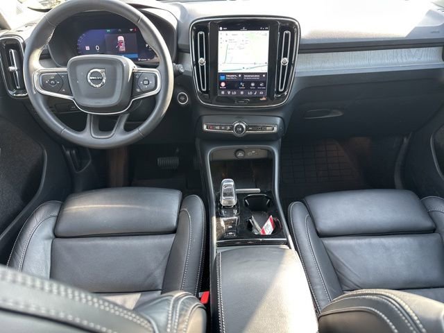Certified 2024 Volvo XC40 B5 Plus w/ Climate Package AWD/4WD image 4