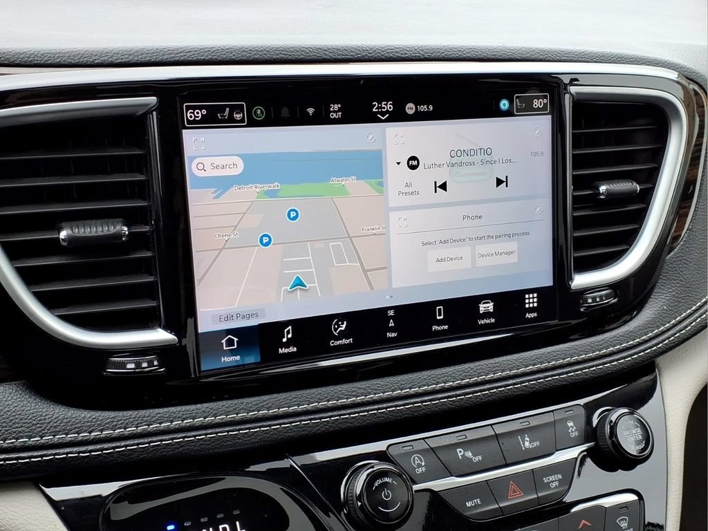 Used 2024 Chrysler Pacifica Limited FWD image 11