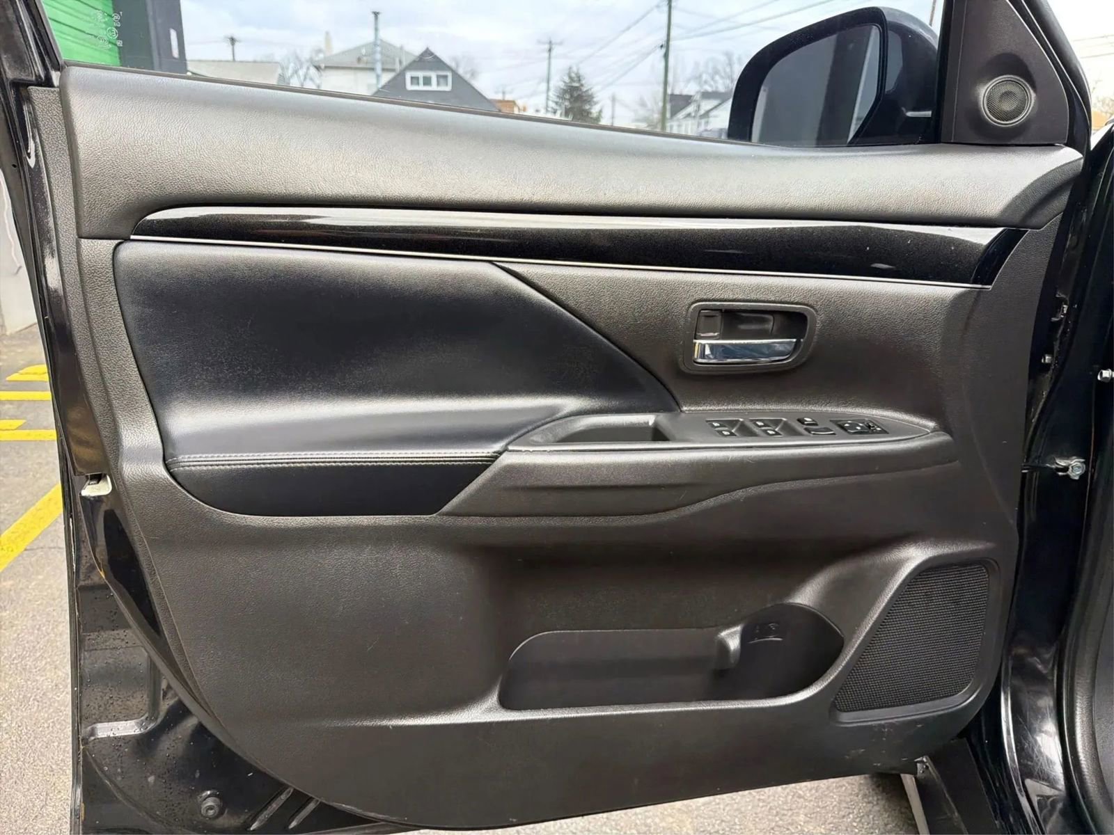 Used 2020 Mitsubishi Outlander SE image 19