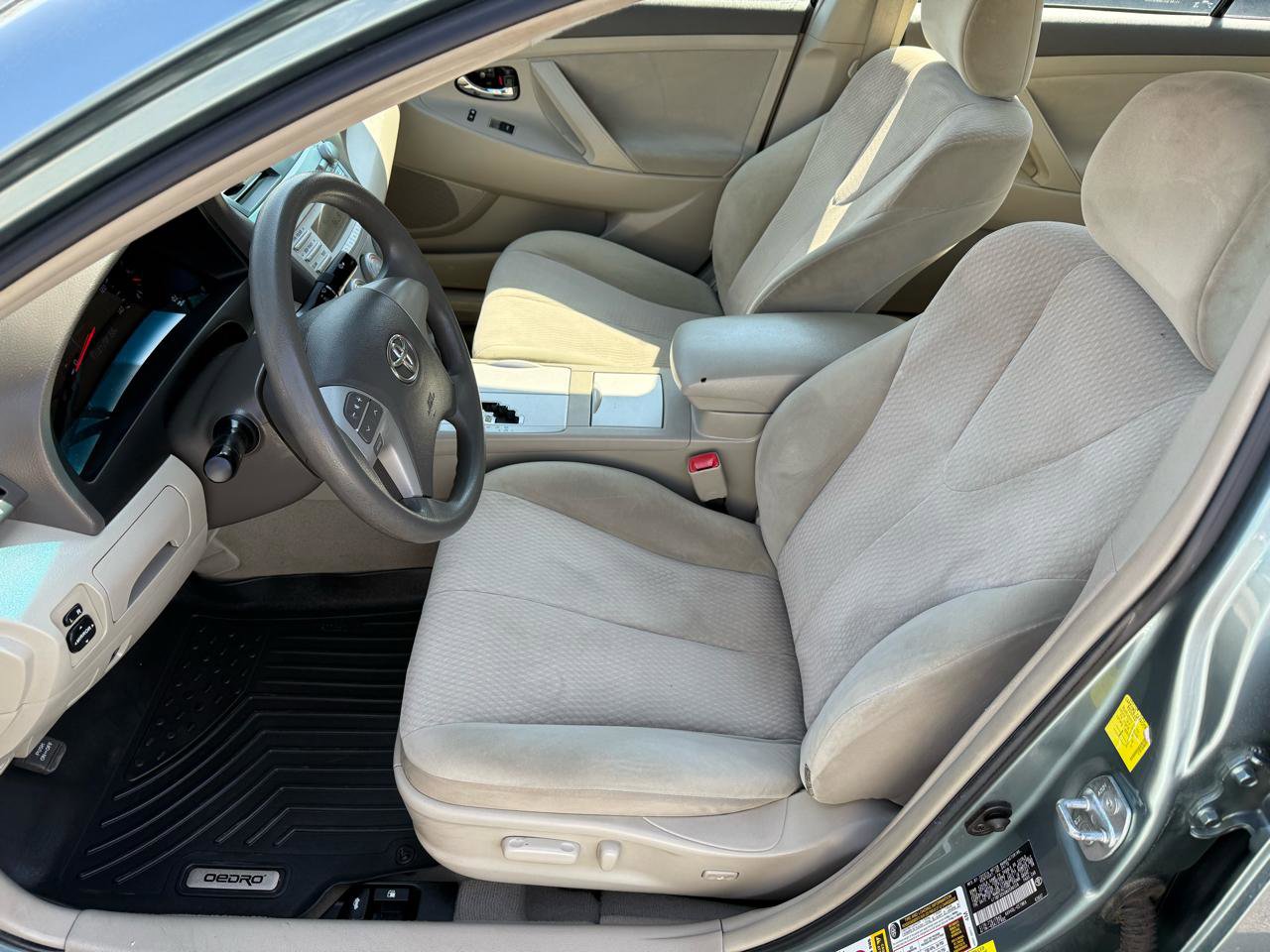 Used 2011 Toyota Camry LE image 10