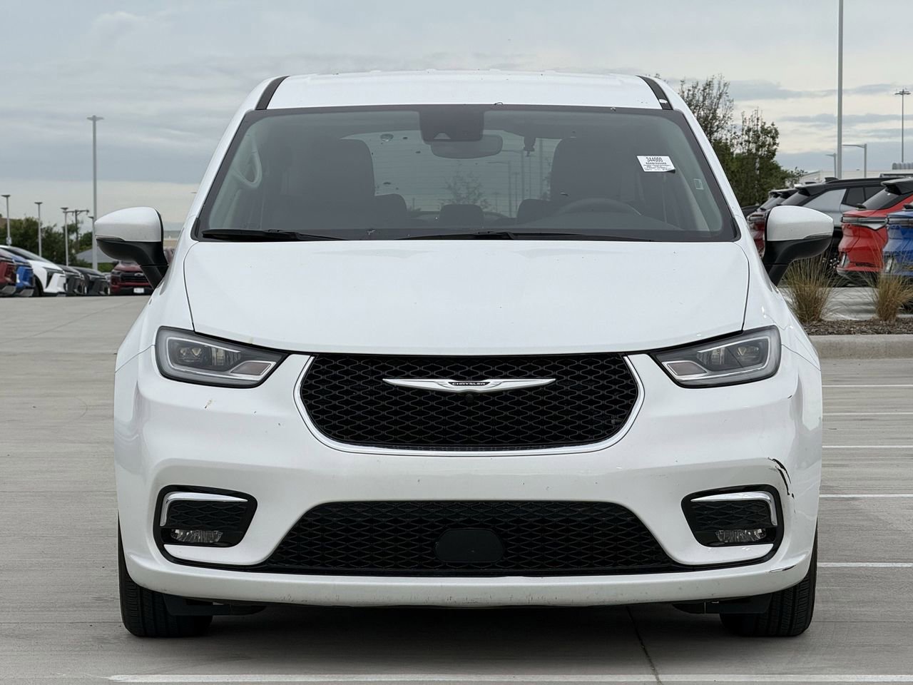 Used 2023 Chrysler Pacifica Touring-L FWD image 7