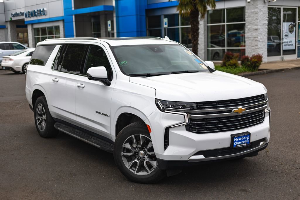 Used 2024 Chevrolet Suburban LT w/ LT Signature Plus Package AWD/4WD image 2