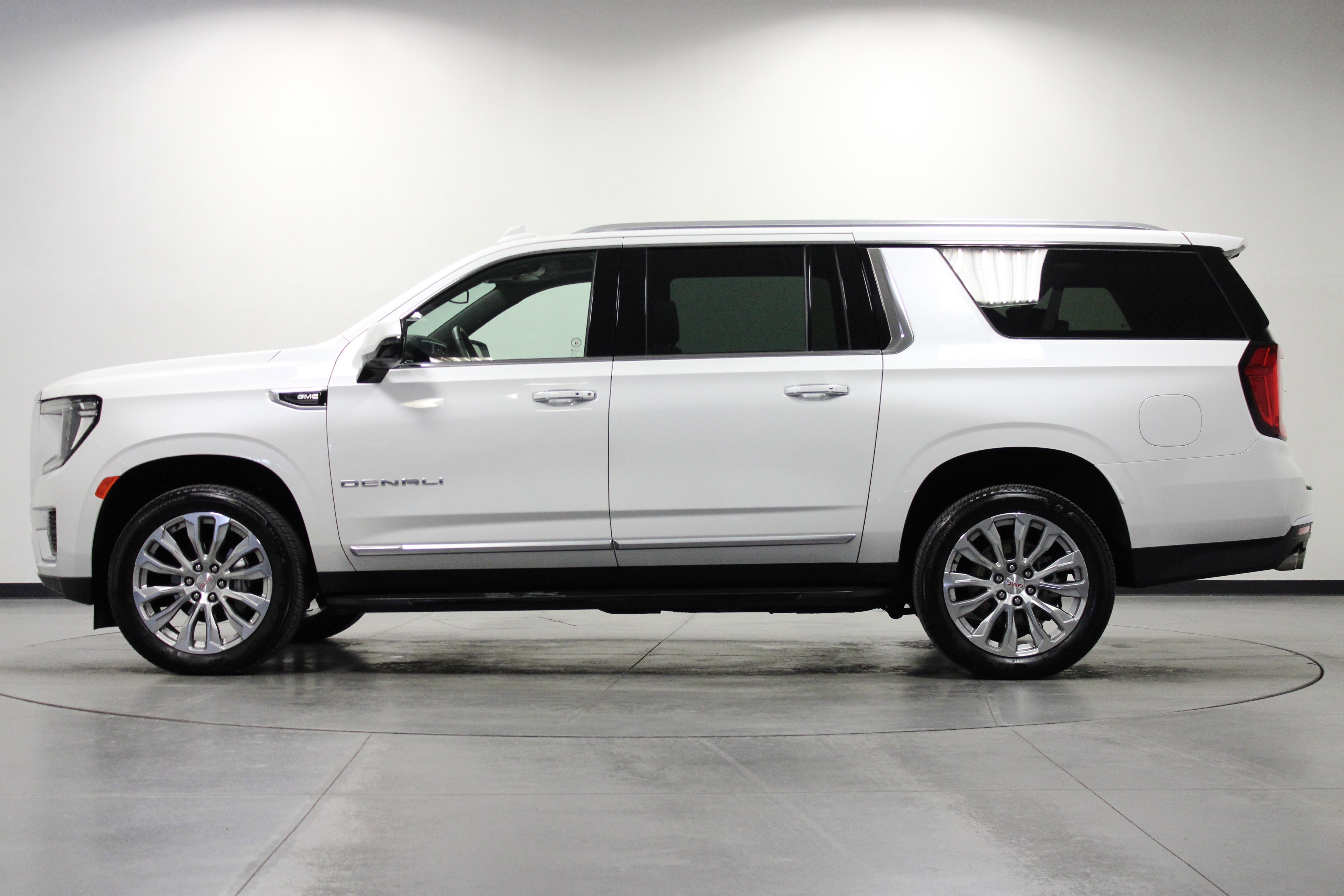 Used 2024 GMC Yukon XL Denali image 7