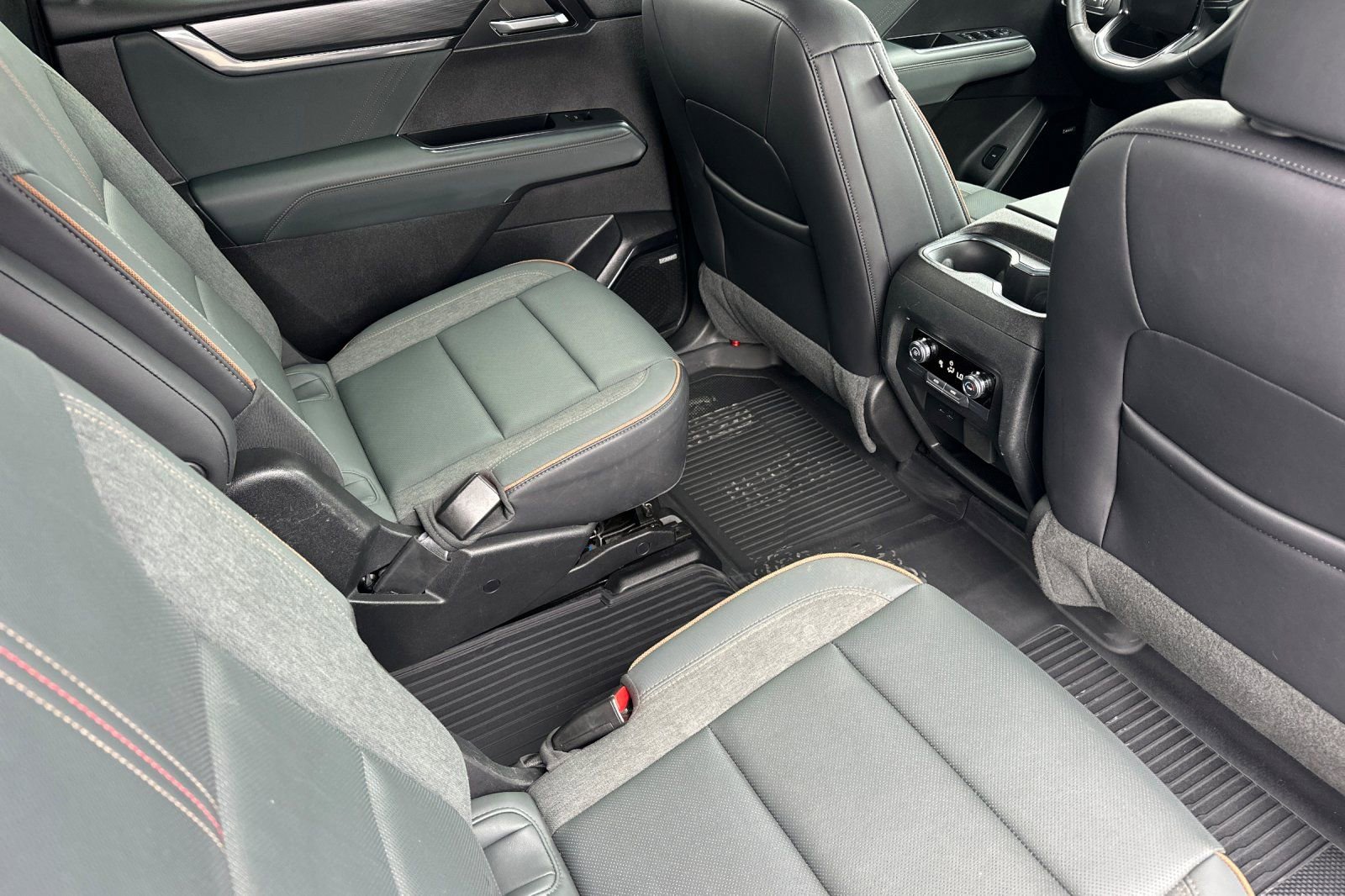 Used 2025 GMC Acadia AT4 w/ LPO, Floor Liner Package image 18
