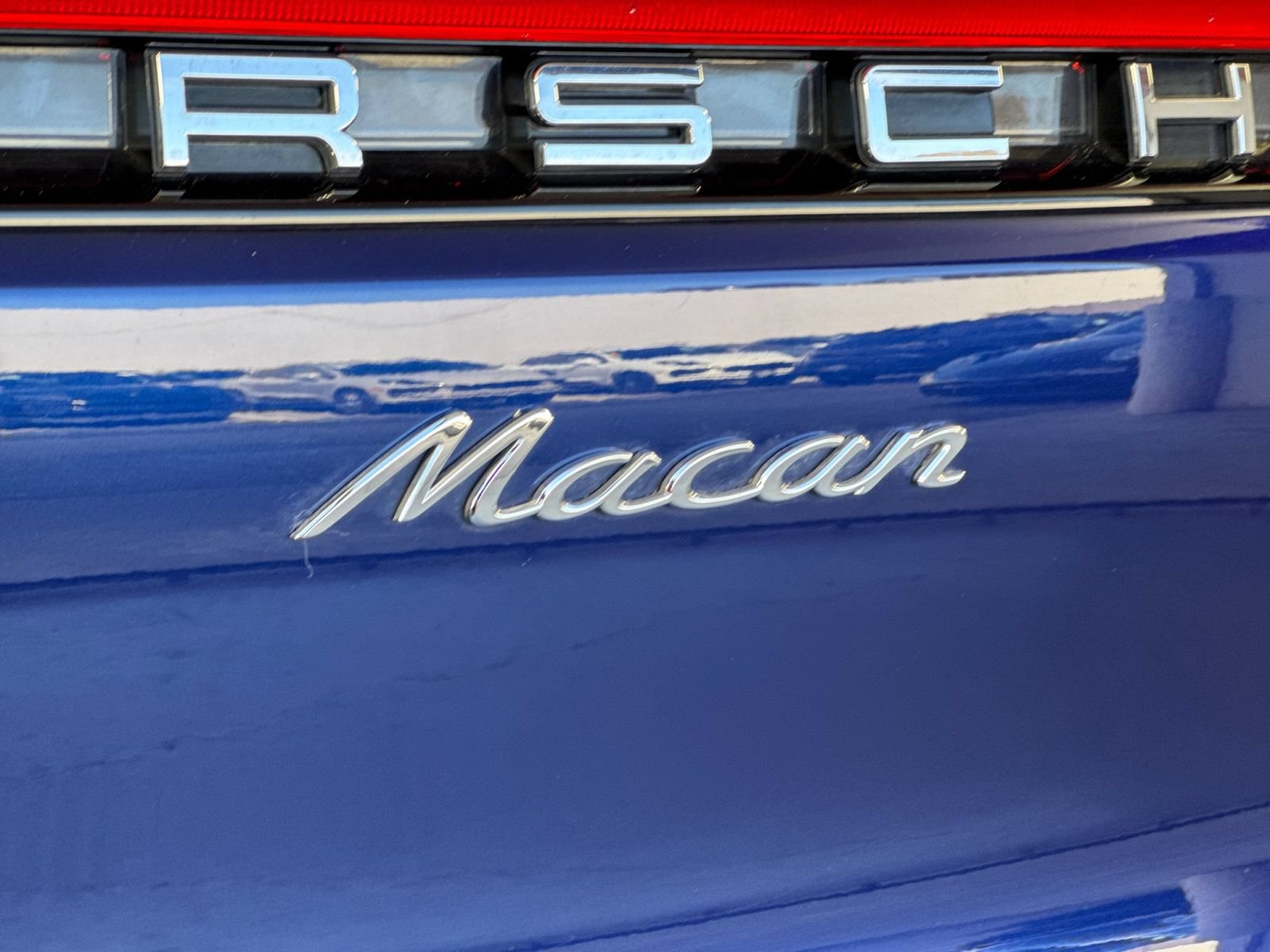 Certified 2022 Porsche Macan AWD/4WD image 34
