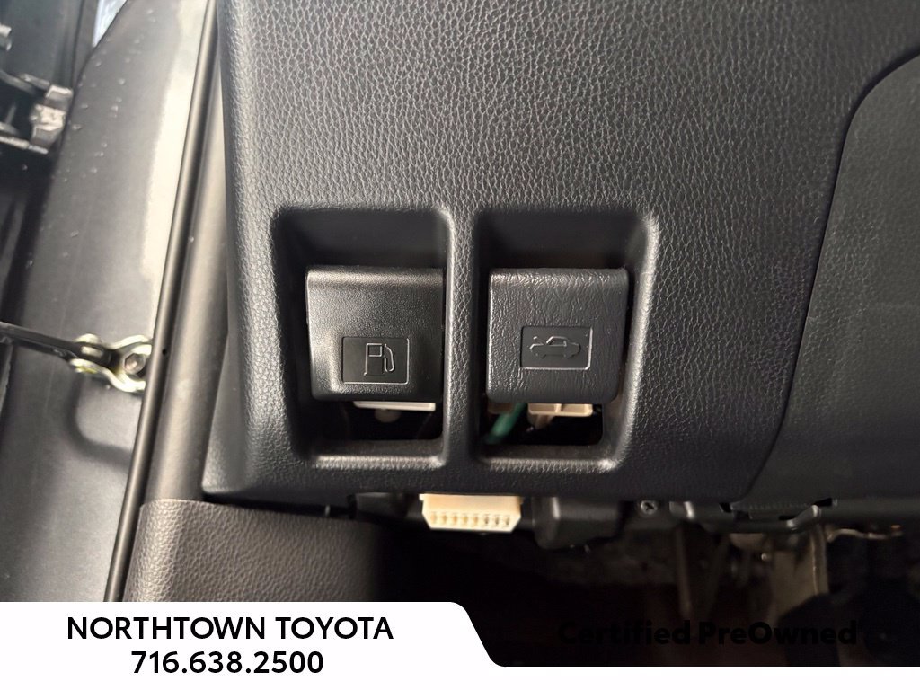 Used 2022 Toyota RAV4 LE w/ Carpet Mat Package (TMS) AWD/4WD image 15