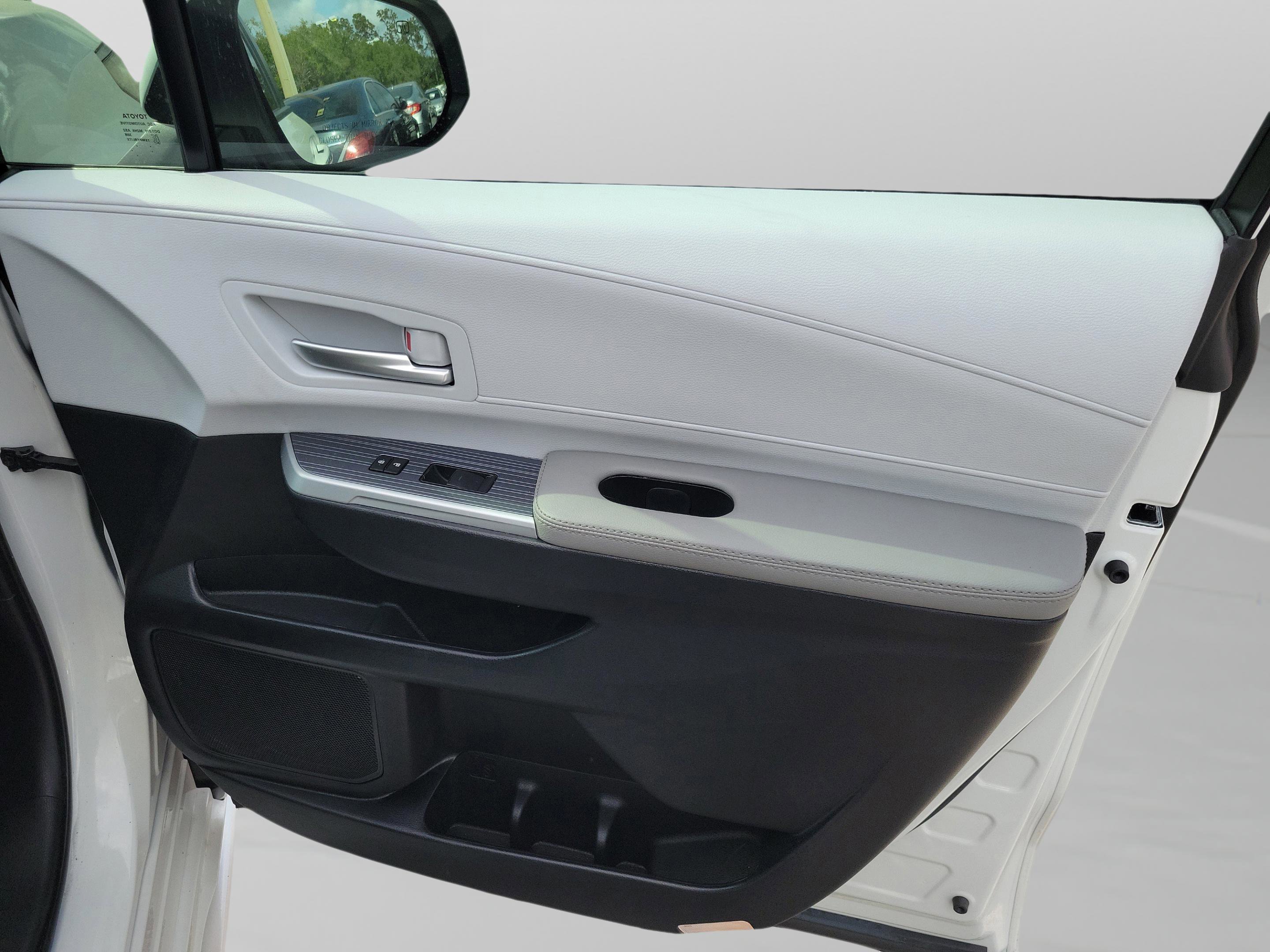 Certified 2025 Toyota Sienna XLE FWD image 20