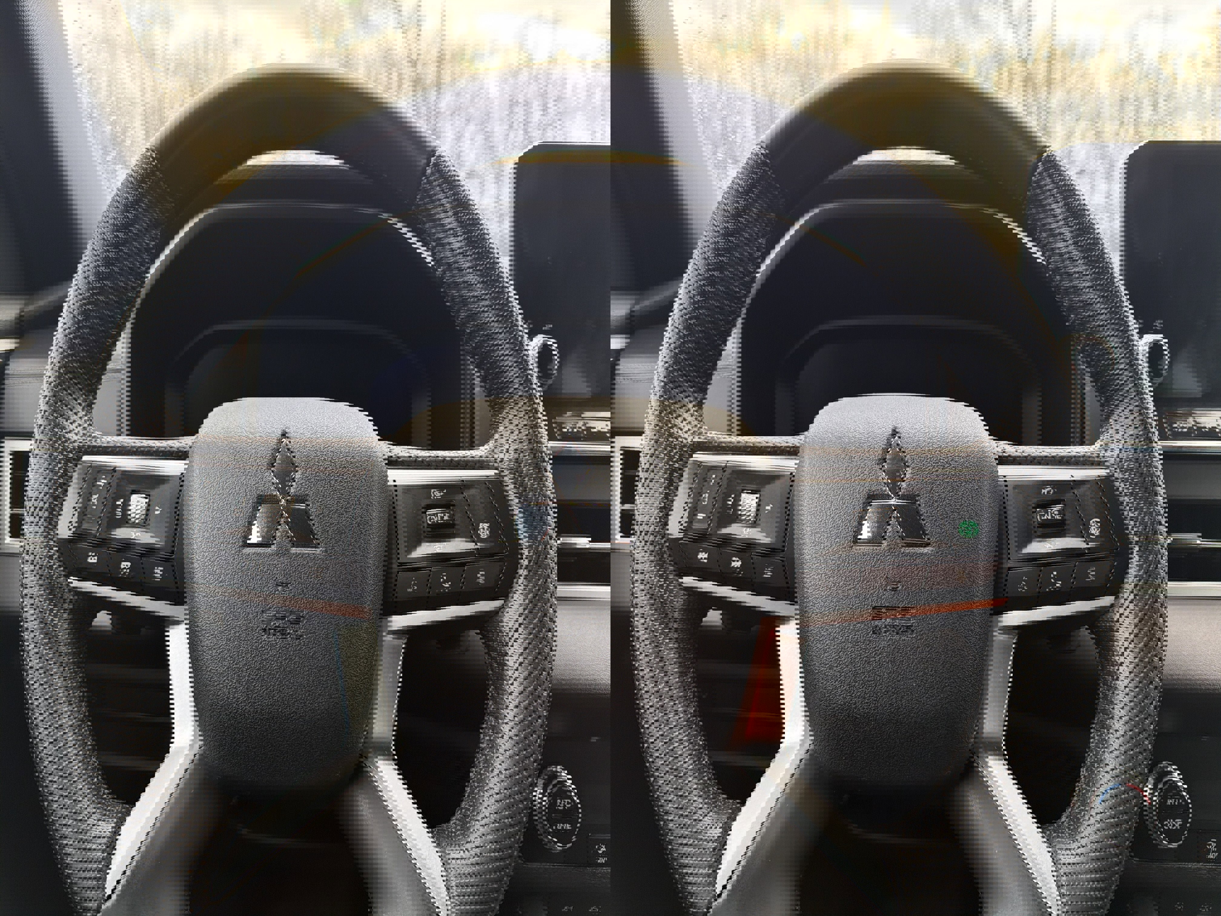 Used 2023 Mitsubishi Outlander SE Black Edition image 13