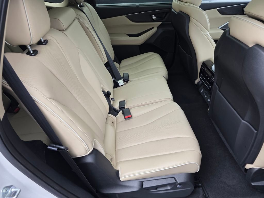 Used 2024 Acura MDX SH-AWD w/ Advance Package image 30