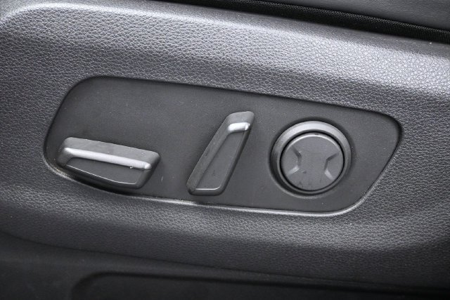 Used 2024 Kia Carnival LX FWD image 12
