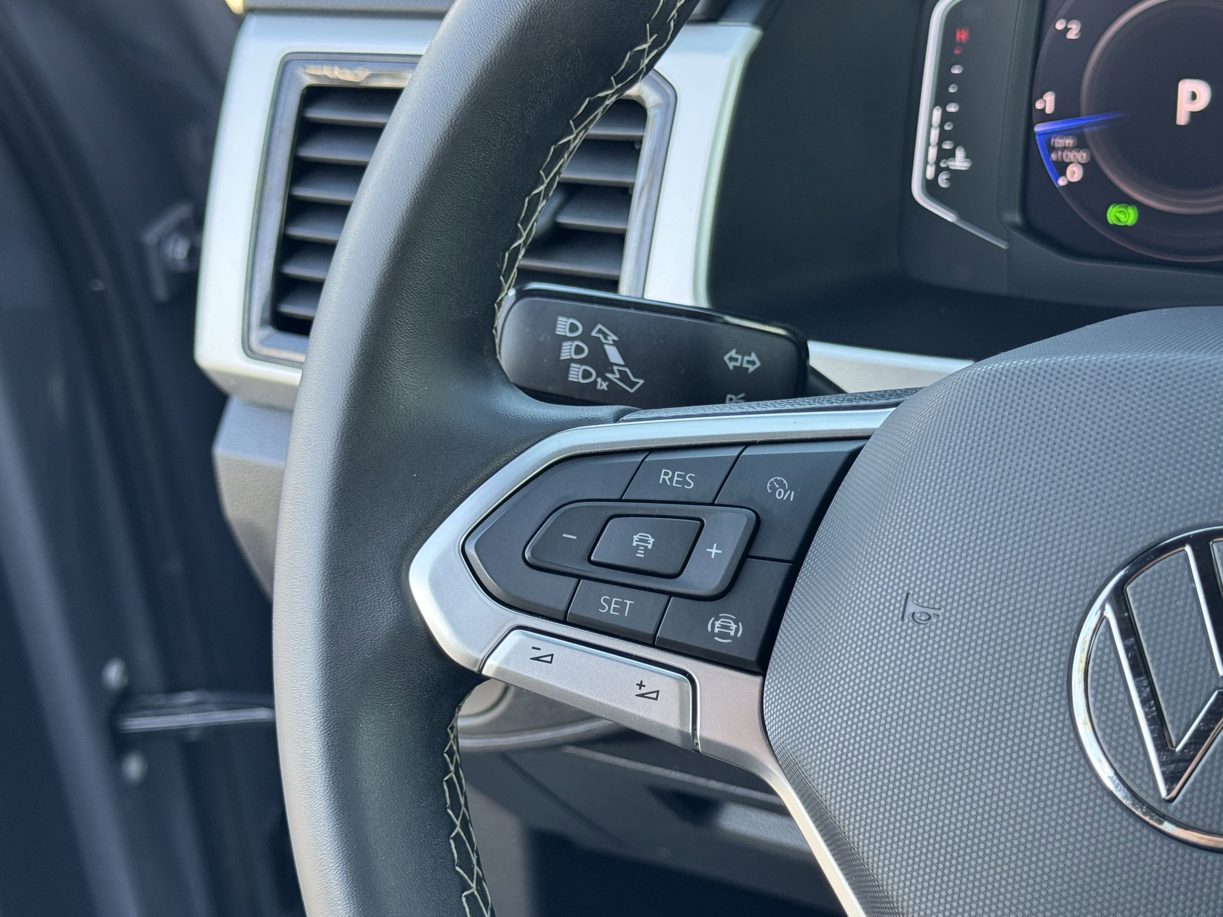 Certified 2022 Volkswagen Atlas Cross Sport SE w/ Panoramic Sunroof Package FWD image 22