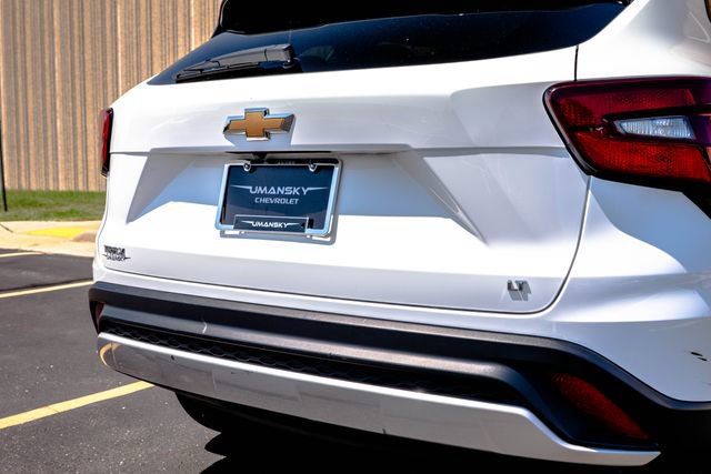 Used 2024 Chevrolet Trax LT w/ Driver Confidence Package FWD image 32