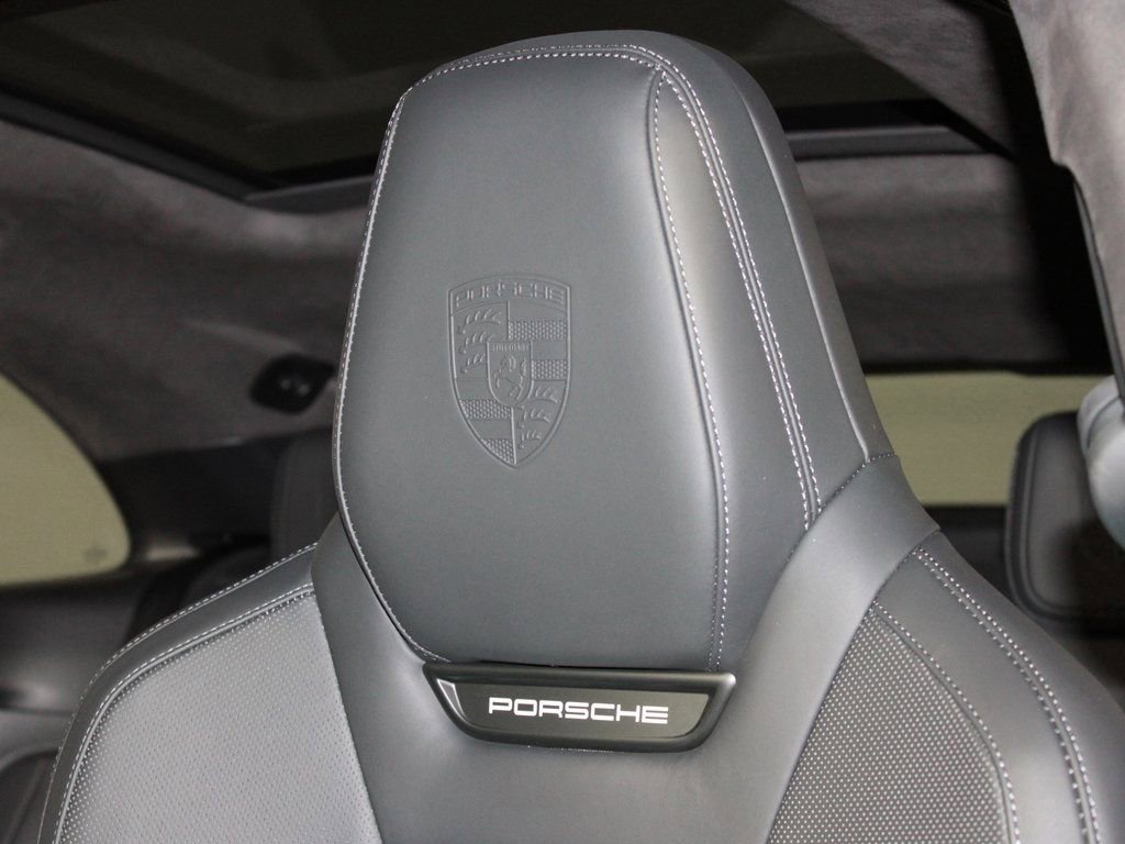 Certified 2025 Porsche Macan Turbo Electric AWD/4WD image 19