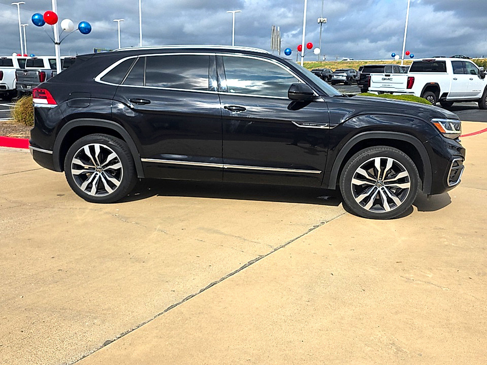 Used 2022 Volkswagen Atlas Cross Sport SEL Premium R-Line w/ Cross Sport MDO Package AWD/4WD image 7