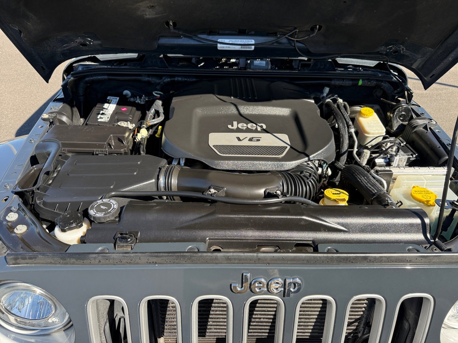 Used 2017 Jeep Wrangler Unlimited Sahara w/ Connectivity Group image 20