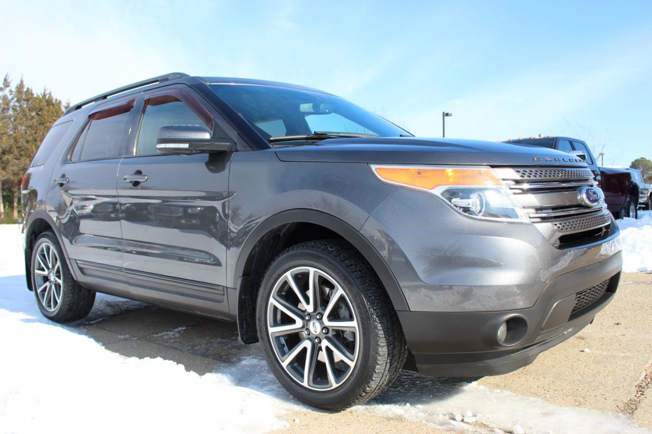 Used 2015 Ford Explorer XLT w/ Equipment Group 202A AWD/4WD image 10